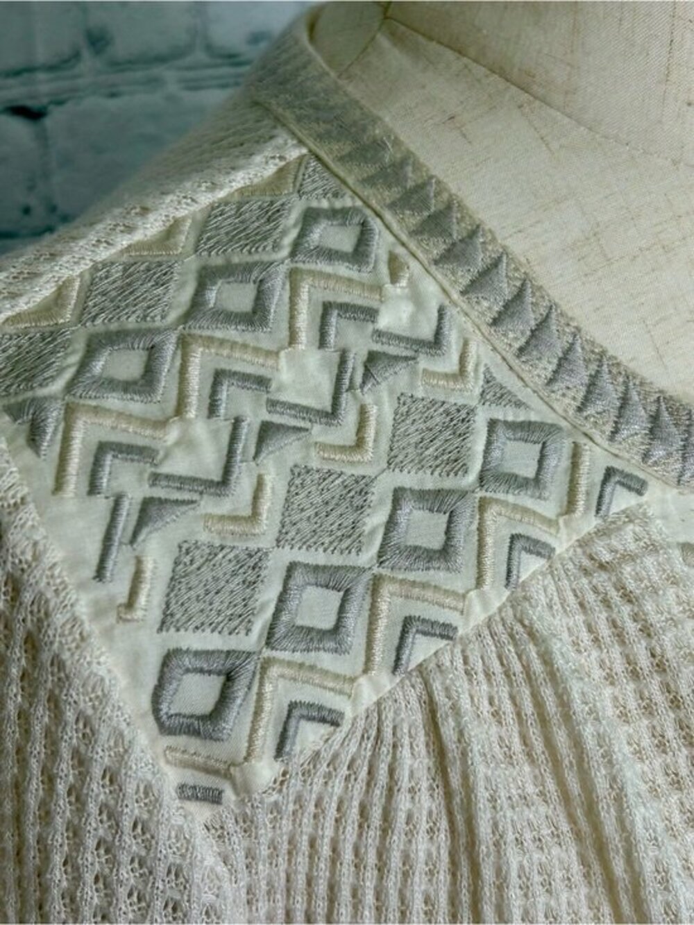 Casual Long Sleeve Top Cream Size M Women's Sweater — Like New - Picture 6 of 9